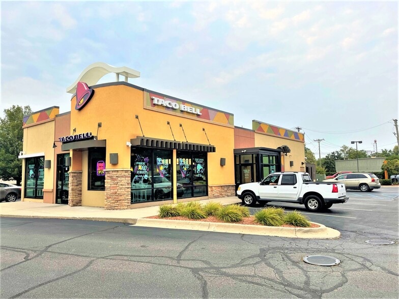 800 Pointe Tremble Rd, Algonac, MI for sale - Building Photo - Image 1 of 1