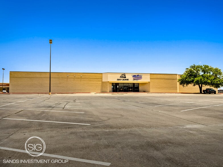 5050 W Waco Dr, Waco, TX for sale - Primary Photo - Image 1 of 5