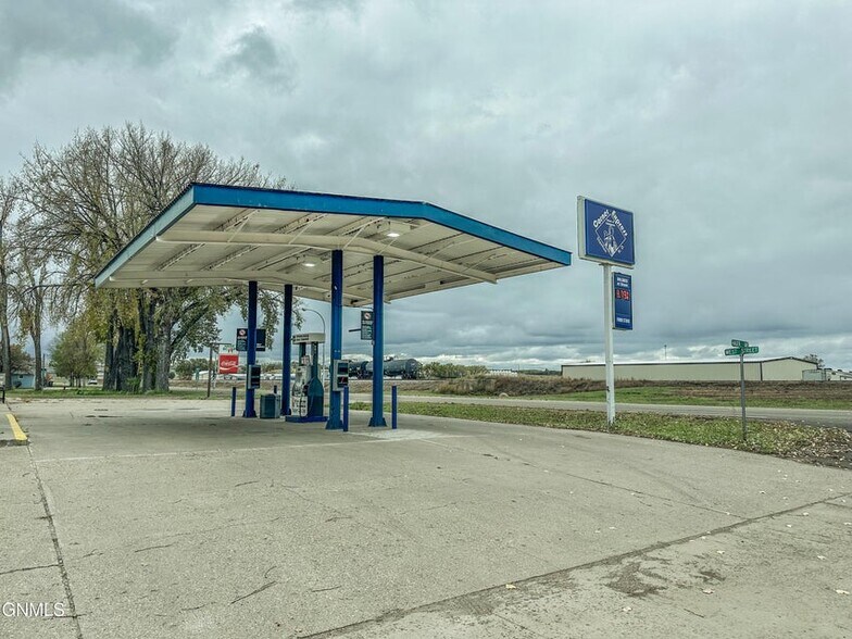617 West, Stanton, ND 58571 Gas and Snacks