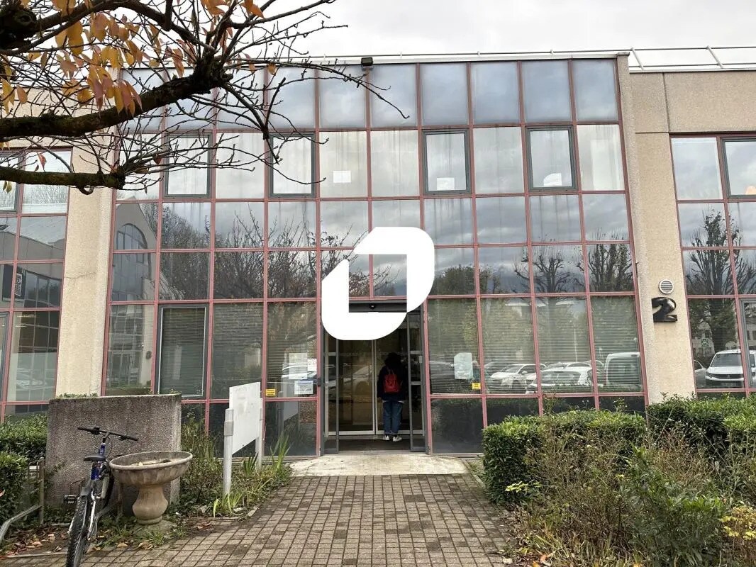 Office in Eybens for lease Building Photo- Image 1 of 12