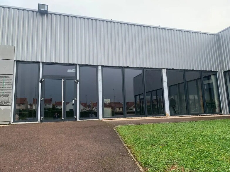 Retail in Marsannay-la-Côte for lease - Building Photo - Image 1 of 6