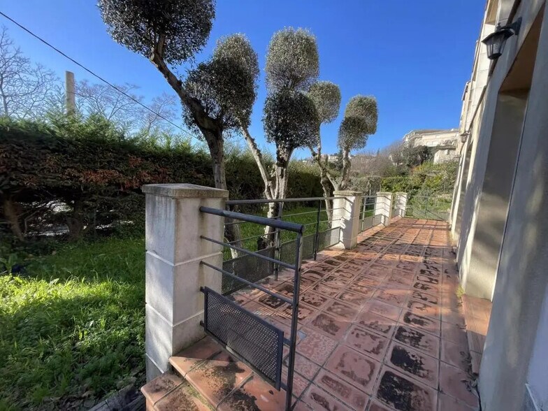 Office in Grasse for lease - Building Photo - Image 2 of 16