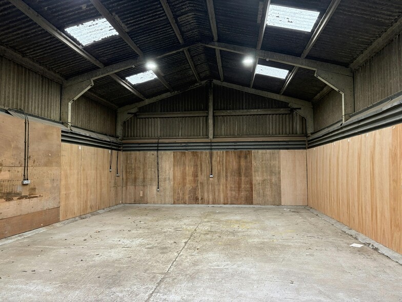 Watling St, Leighton Buzzard for lease - Building Photo - Image 3 of 8