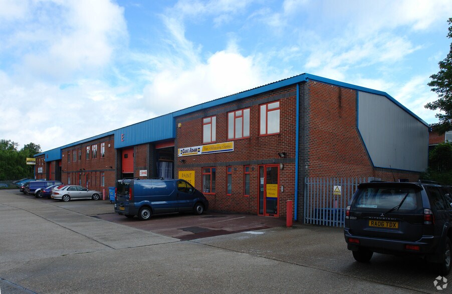 Wrecclesham Rd, Farnham, GU10 4PL