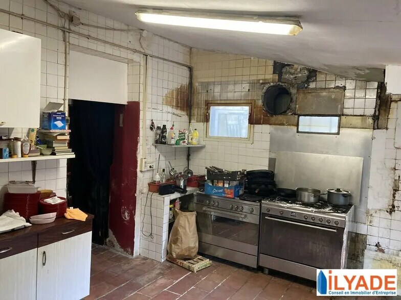 71 Rue De Tilsit, Marseille for sale - Interior Photo - Image 3 of 6