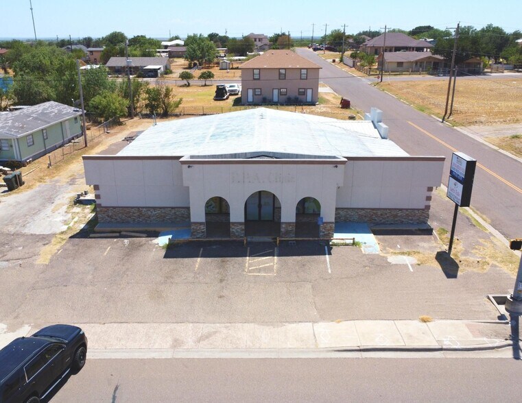 1611 US83, Zapata, TX 78076