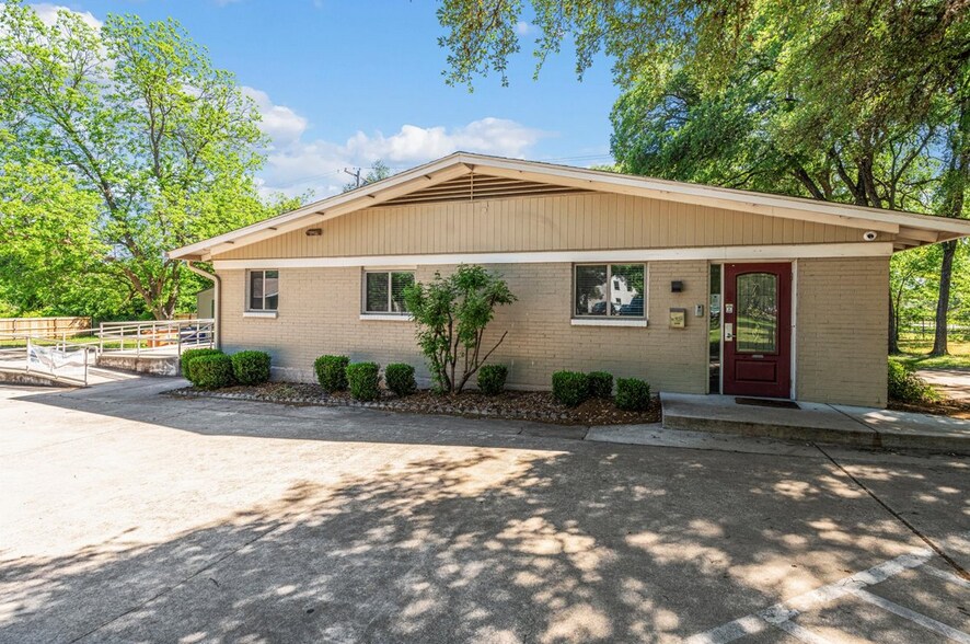 4611 Menchaca Rd, Austin, TX for sale - Building Photo - Image 1 of 18