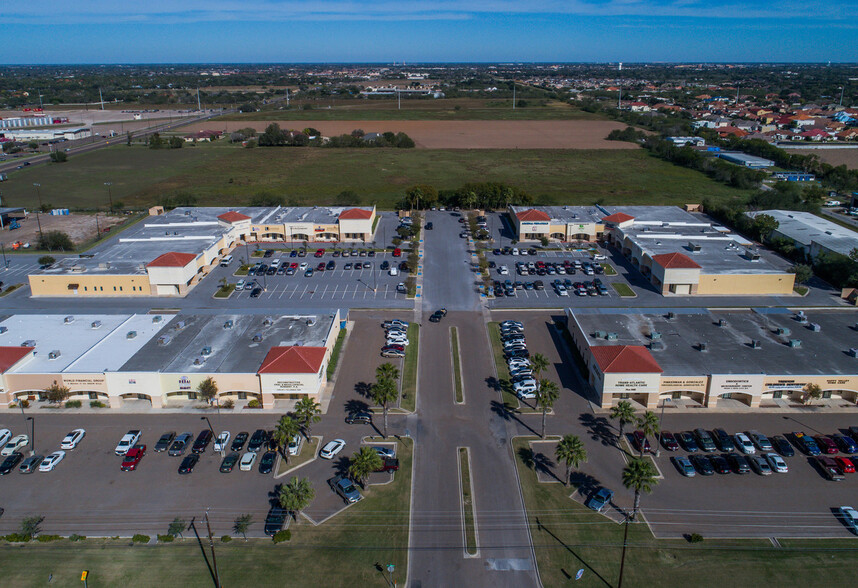 4101-4179 Crosspoint Blvd, Edinburg, TX for sale - Building Photo - Image 2 of 5