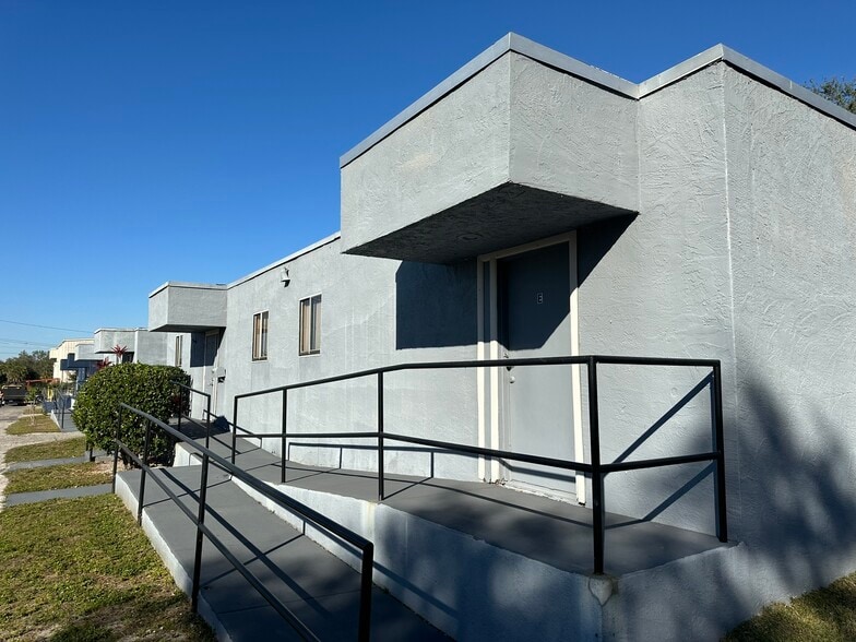 5609 E Adamo Dr, Tampa, FL for lease - Building Photo - Image 2 of 9