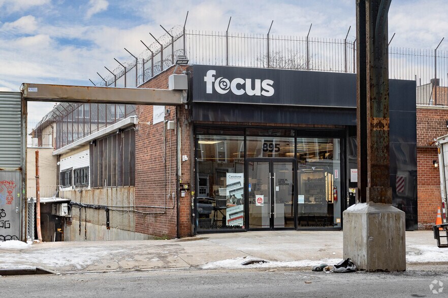 895 McDonald Ave, Brooklyn, NY for sale - Primary Photo - Image 1 of 1