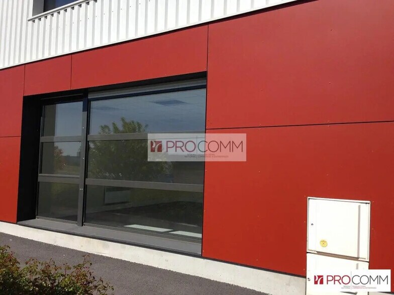 Flex in Chartres for lease - Building Photo - Image 2 of 6