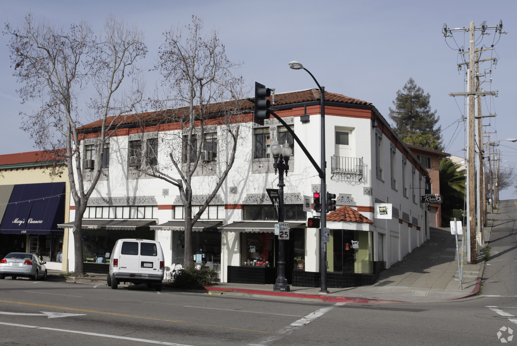 585 Mandana Blvd, Oakland, CA for lease Primary Photo- Image 1 of 5