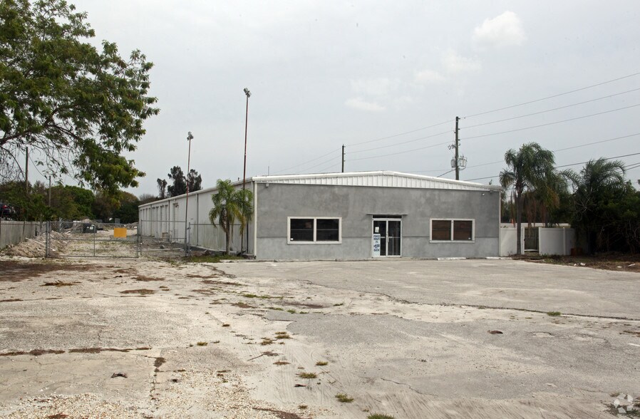 1385 Starkey Rd, Largo, FL for sale - Primary Photo - Image 1 of 1