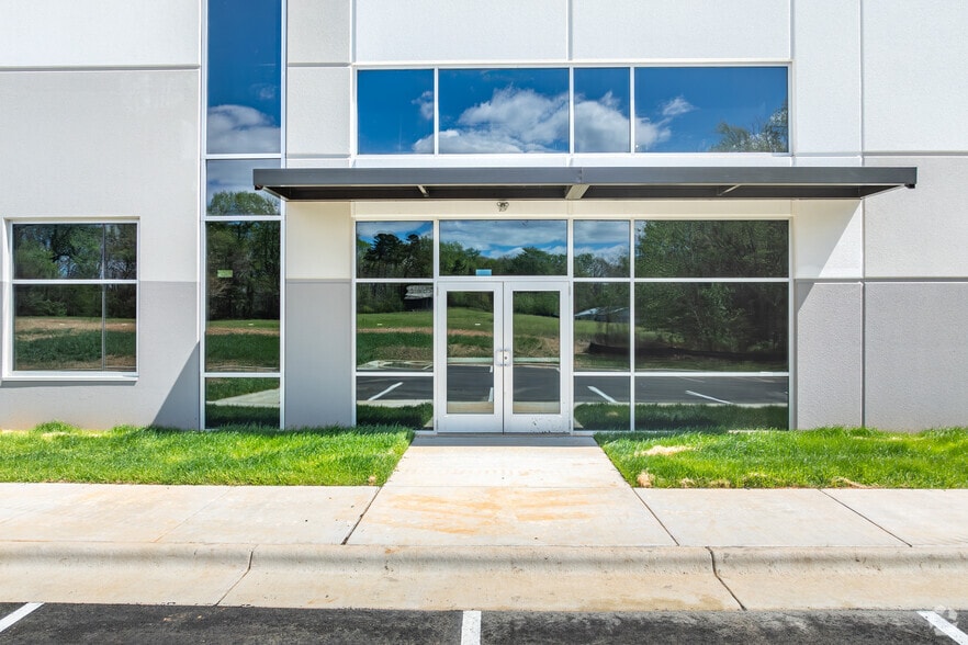 3631 McConnell Rd, Greensboro, NC for lease - Building Photo - Image 2 of 7