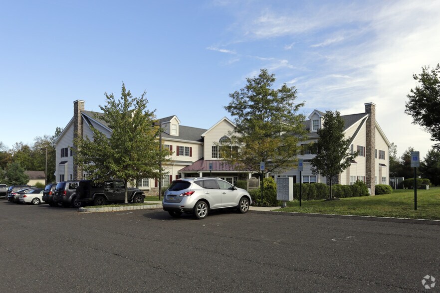 1720 Kendarbren Dr, Jamison, PA for sale - Primary Photo - Image 1 of 1