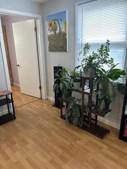 15 Pray St, Amherst, MA for lease - Interior Photo - Image 3 of 7