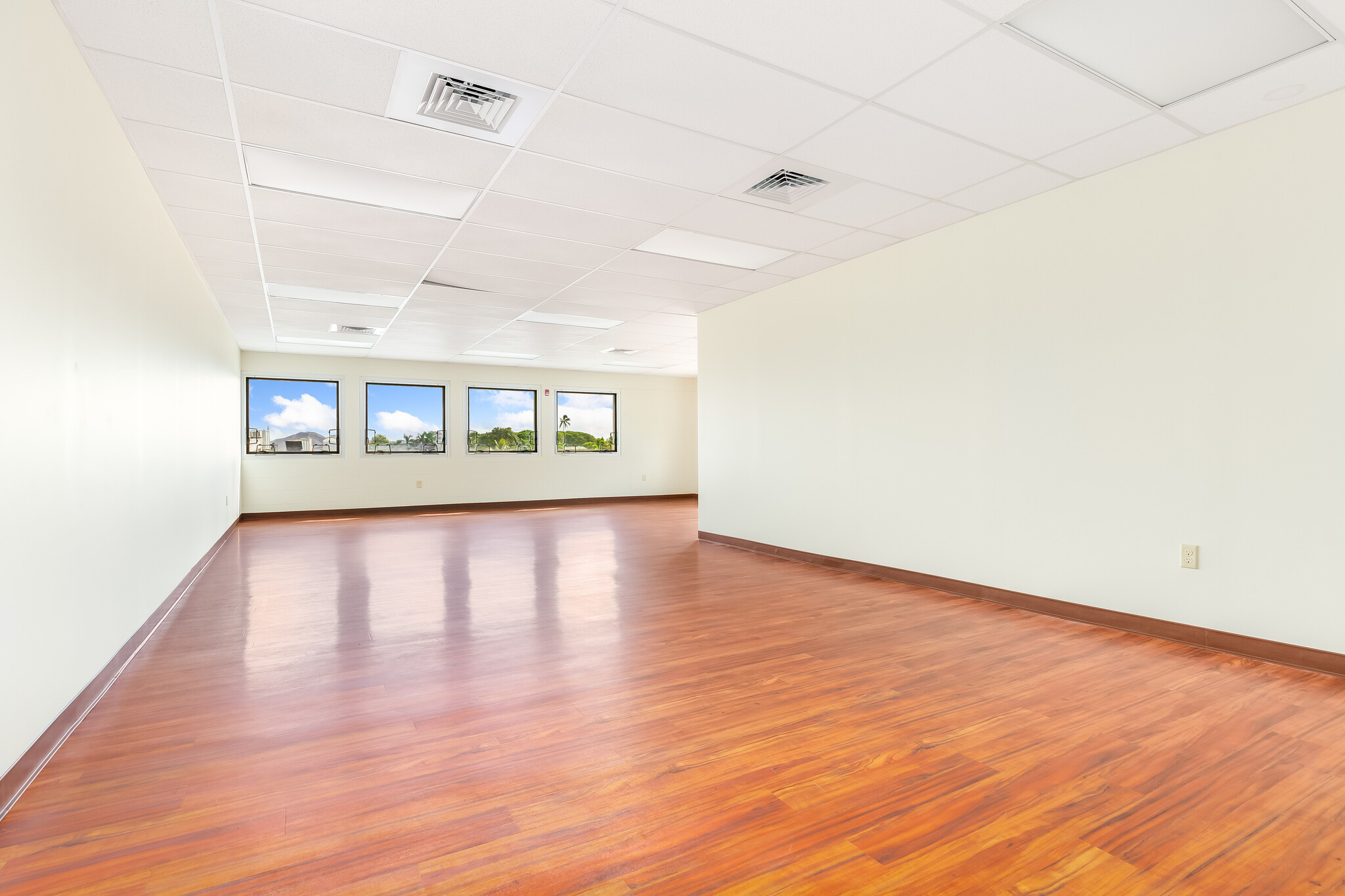 45-943 Kamehameha Hwy, Kaneohe, HI for lease Building Photo- Image 1 of 4