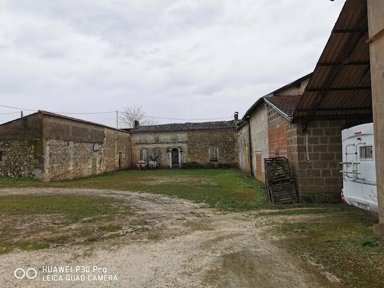 Industrial in Villegouge for sale - Building Photo - Image 1 of 2