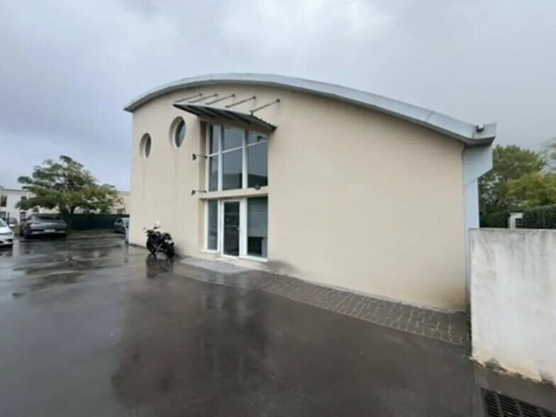 Office in LES MILLES for lease - Building Photo - Image 1 of 4