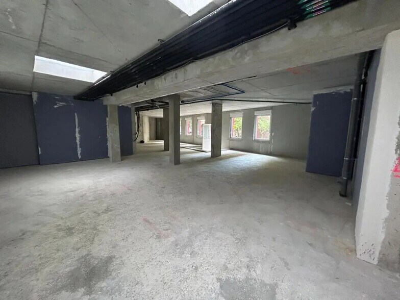 3 Rue Esther Cuvier, Les Lilas for lease - Interior Photo - Image 2 of 6