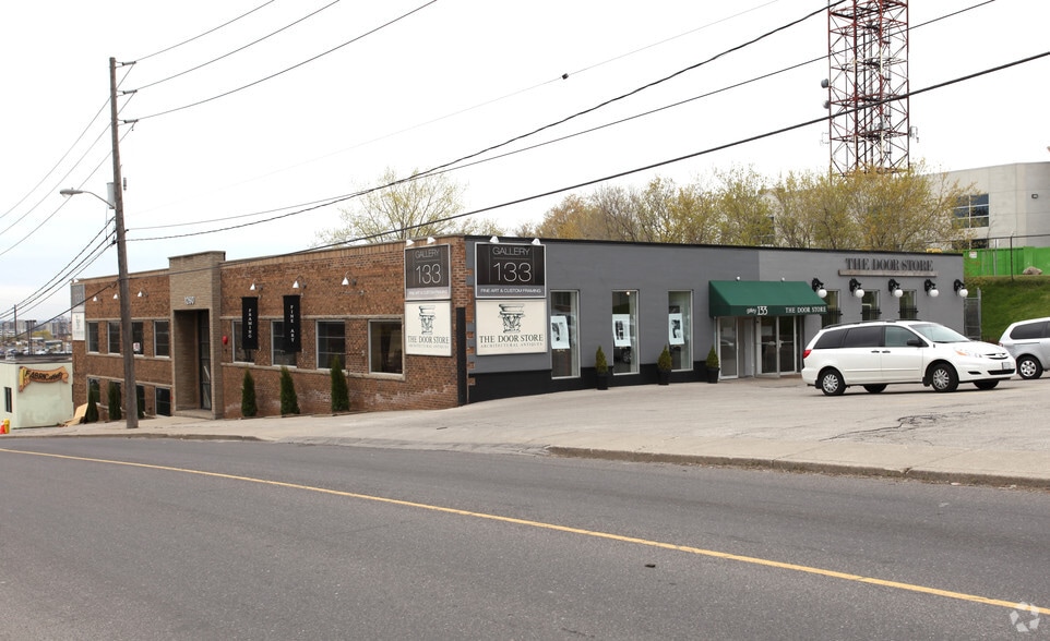 1260 Castlefield Ave, Toronto, ON for lease - Primary Photo - Image 1 of 2