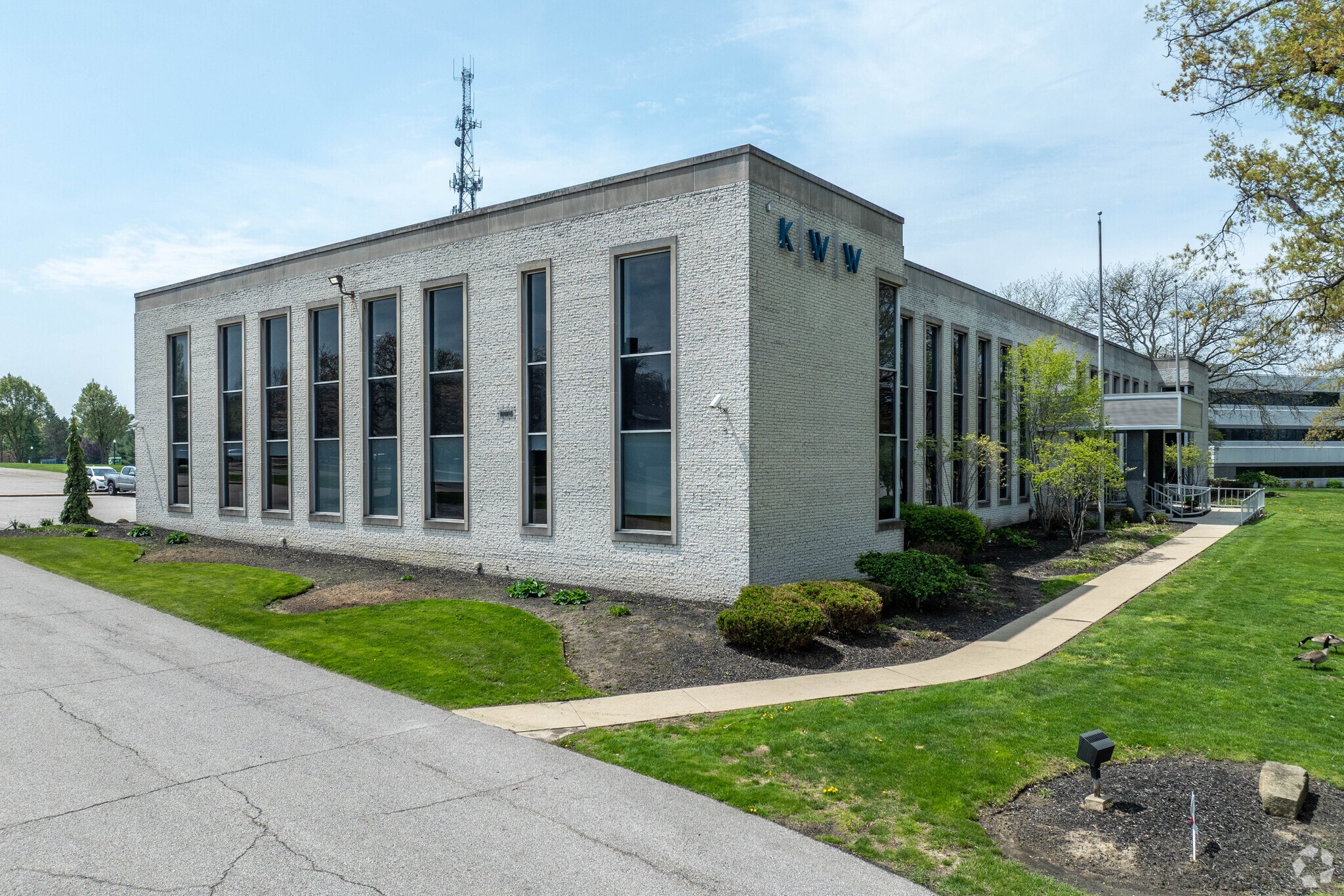 3550 W Market St, Akron, OH for lease Building Photo- Image 1 of 15