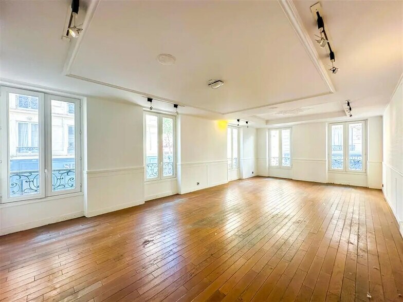 Retail in Paris for lease - Building Photo - Image 3 of 7