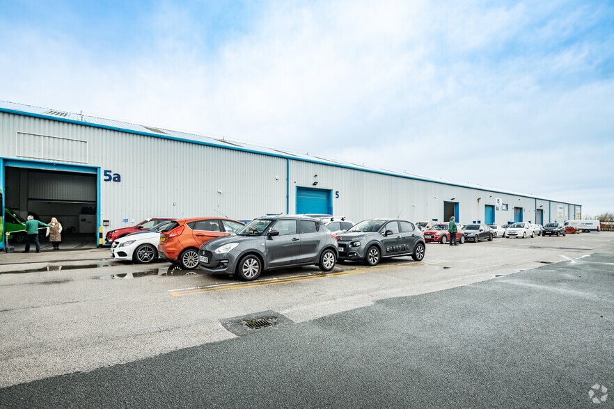 Rosscliffe Rd, Ellesmere Port for lease - Building Photo - Image 3 of 10