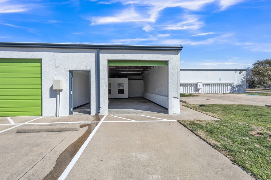 4412-4414 Southwest Blvd, Fort Worth, TX for lease - Building Photo - Image 2 of 7