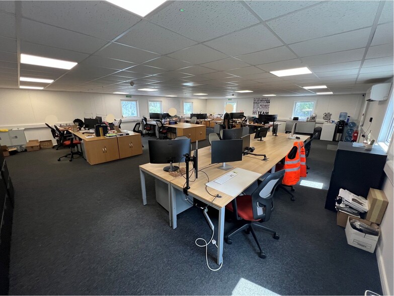 Askew Farm Ln, Grays for lease - Interior Photo - Image 3 of 6