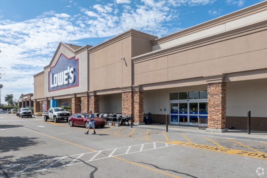 301 W Gonzales Rd, Oxnard, CA for sale - Building Photo - Image 1 of 1