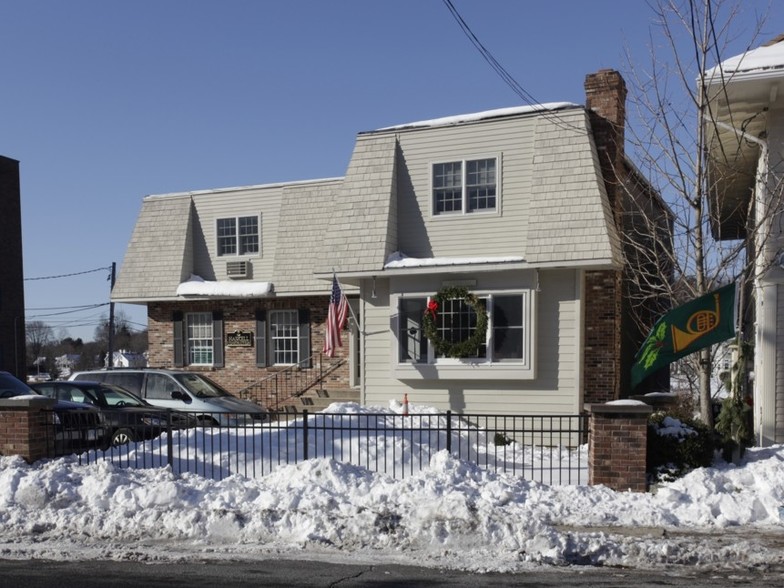 143 Rowayton Ave, Norwalk, CT for sale - Primary Photo - Image 1 of 1