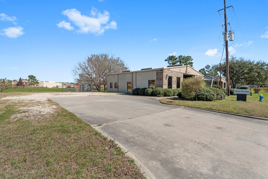 24950 Spring Ridge Dr, Spring, TX for lease - Building Photo - Image 3 of 10