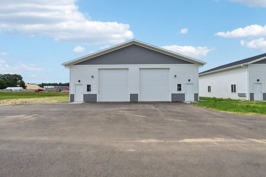 407 Wengel dr, Reedsburg, WI for sale - Building Photo - Image 1 of 37