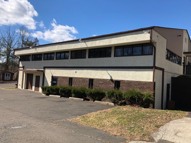 1035 Camp Hill Rd, Fort Washington, PA for lease - Primary Photo - Image 1 of 3