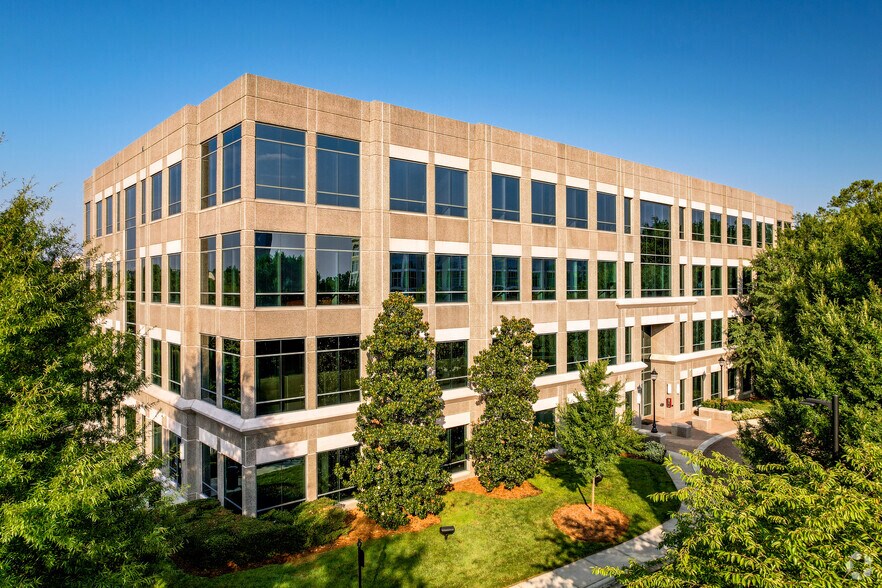 13515 Ballantyne Corporate Pl, Charlotte, NC for lease - Building Photo - Image 2 of 9