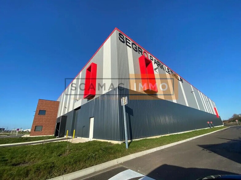 Office in Le Thillay for lease - Building Photo - Image 3 of 6