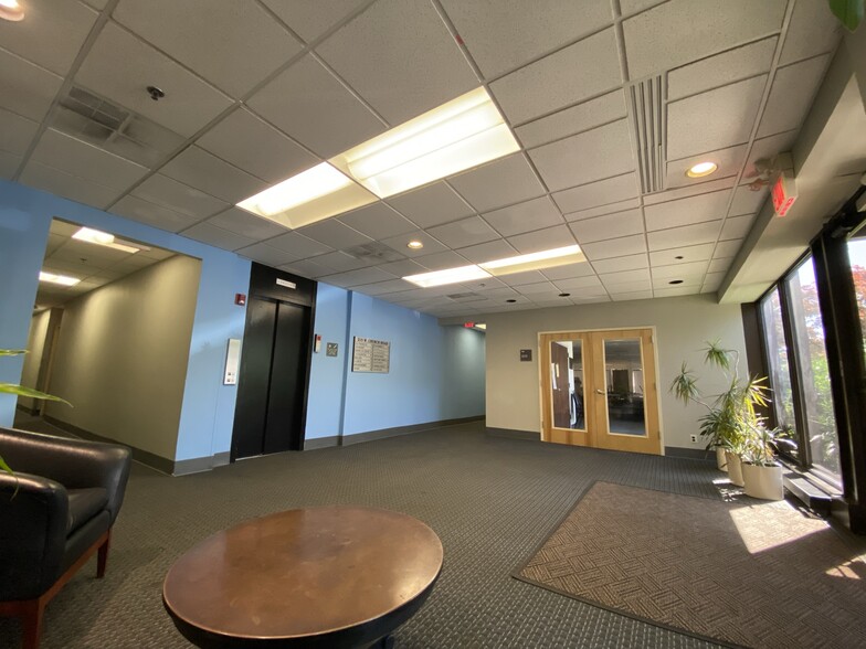 215 W Church Rd, King Of Prussia, PA for lease - Lobby - Image 2 of 3