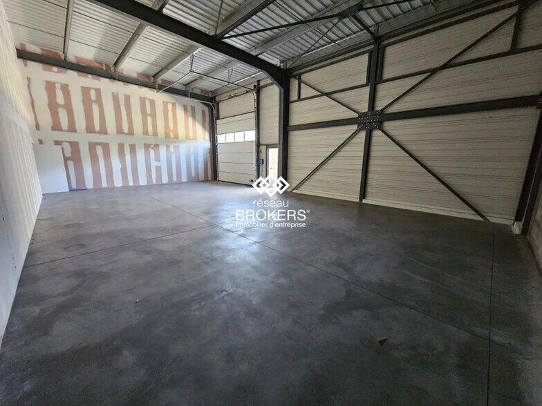 Retail in Faverges-Seythenex for lease - Interior Photo - Image 2 of 4