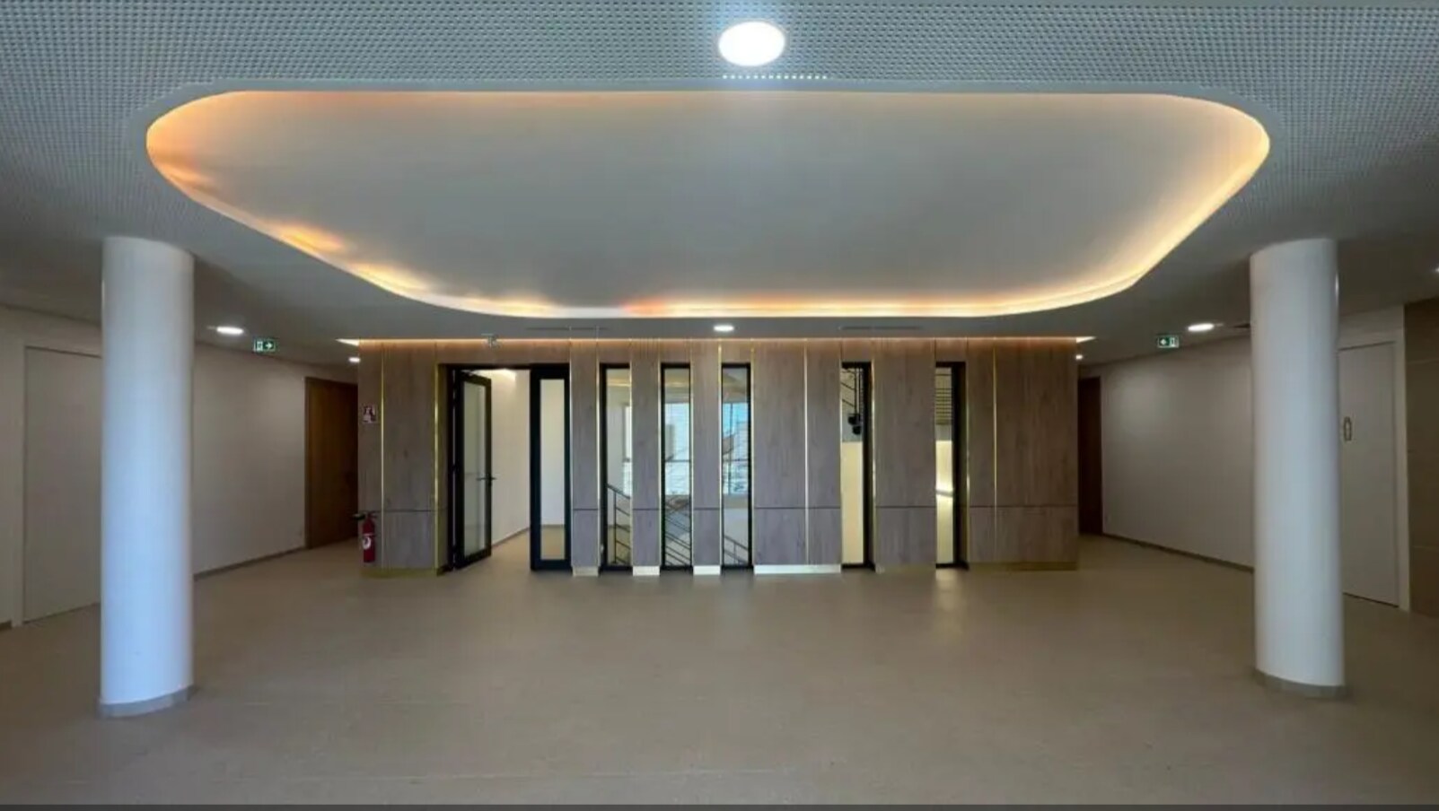 Office in Genas for lease Interior Photo- Image 1 of 3