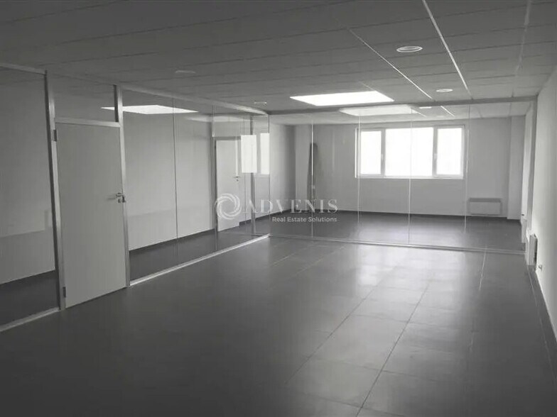 Office in Roncq for lease - Interior Photo - Image 2 of 4