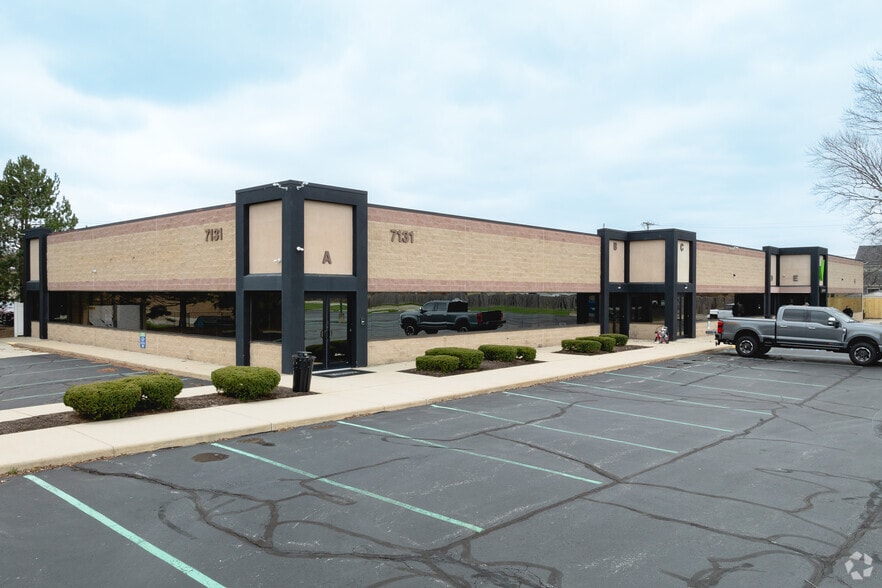 7131 Spring Meadows Dr W, Holland, OH for sale - Building Photo - Image 2 of 7