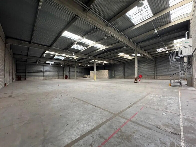 Flex in Sucy-en-Brie for lease - Building Photo - Image 3 of 4