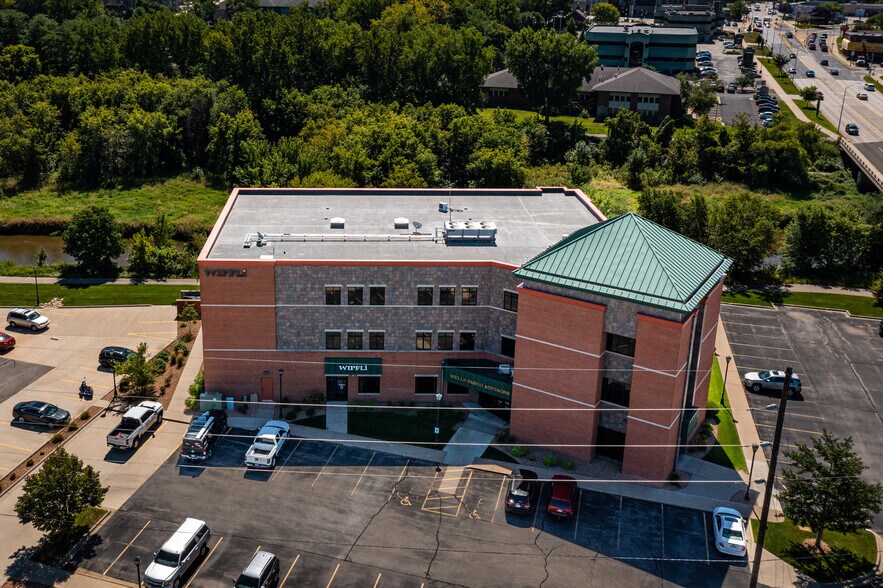 2 Copeland Ave, La Crosse, WI for sale - Building Photo - Image 1 of 1
