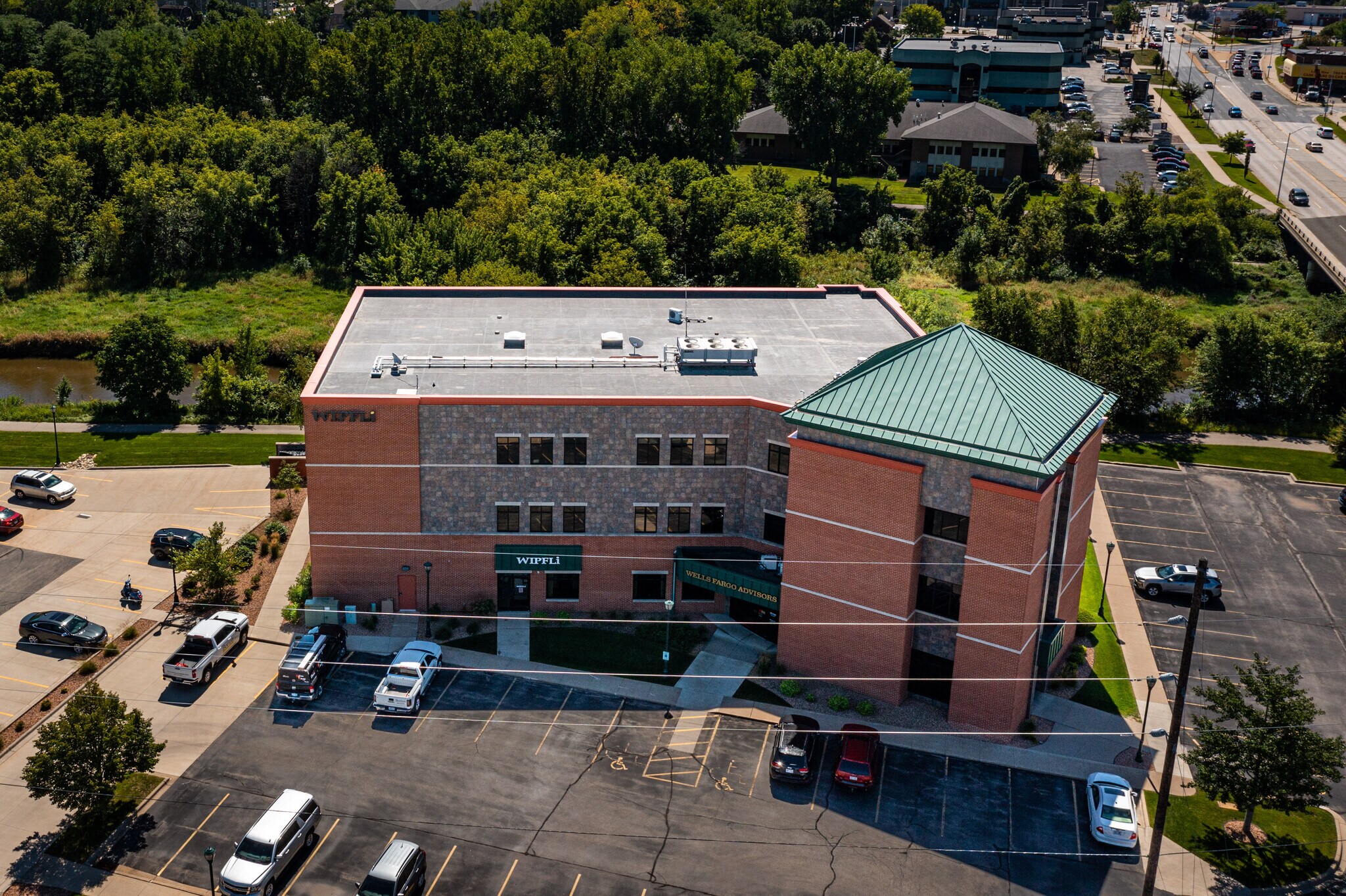 2 Copeland Ave, La Crosse, WI for sale Building Photo- Image 1 of 1