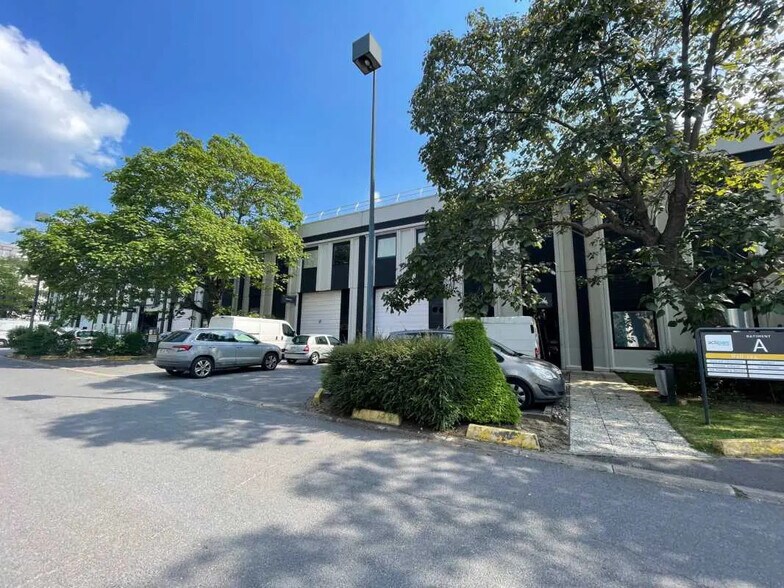 Office in Lognes for lease - Building Photo - Image 3 of 13