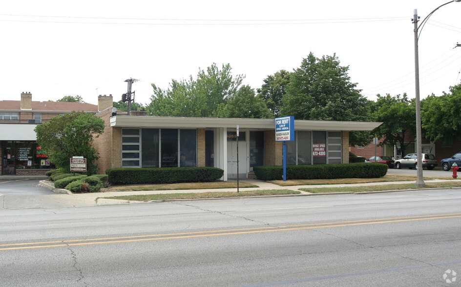 4055 W Oakton St, Skokie, IL for lease - Primary Photo - Image 1 of 2