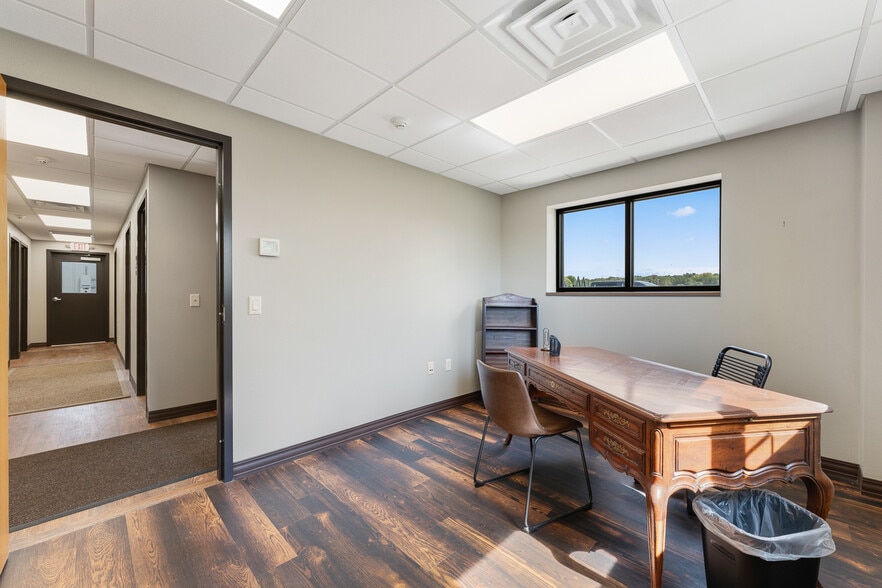 605 Greenway Ct, Reedsburg, WI for sale - Building Photo - Image 3 of 48