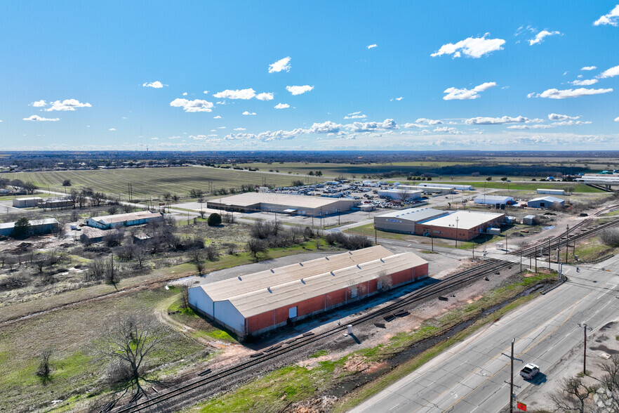 909 N Beverly Dr, Wichita Falls, TX for sale - Primary Photo - Image 1 of 33