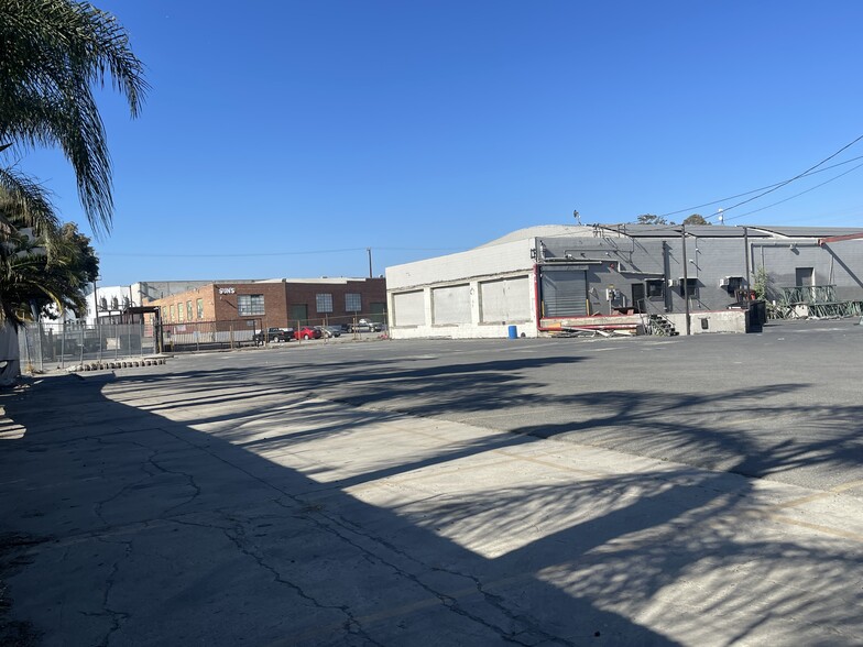 2145-2181 E 25th St, Los Angeles, CA for lease - Building Photo - Image 1 of 16